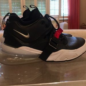 Nike Air Force 270